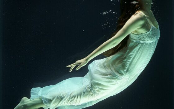 under water fashion woman 1819586